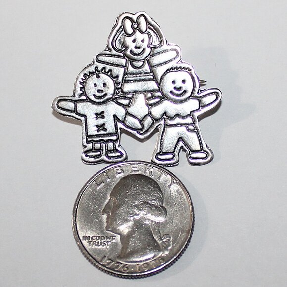 Vintage Sterling Silver Friends Children Brooch 6 Grams - Picture 3 of 5